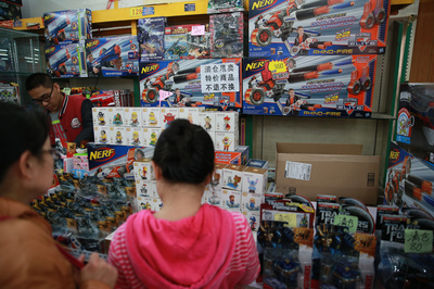 红桥玩具城谢幕 市民外宾闻讯扫货，见证一个时代的结束